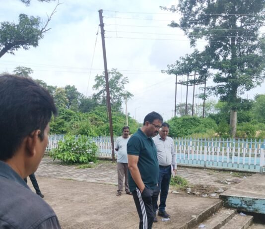 राजनांदगांव : आयुक्त ने किया मोहारा स्थित विर्सजन कुण्ड का निरीक्षण…