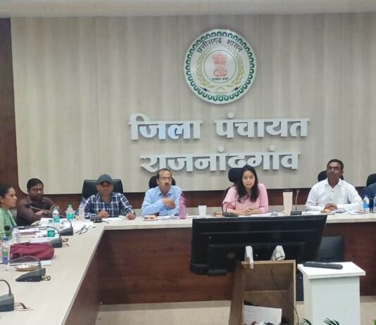 राजनांदगांव : सीईओ जिला पंचायत ने प्रधानमंत्री आवास योजना ग्रामीण के अंतर्गत आवास निर्माण के कार्यो की समीक्षा की…