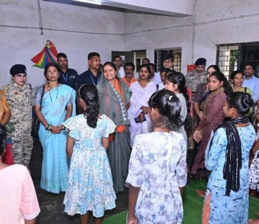 रायपुर : महिला बाल विकास मंत्री ने बीजापुर में बच्चों, महिलाओं और दिव्यांगों के लिए संचालित सेवाओं का किया निरीक्षण…