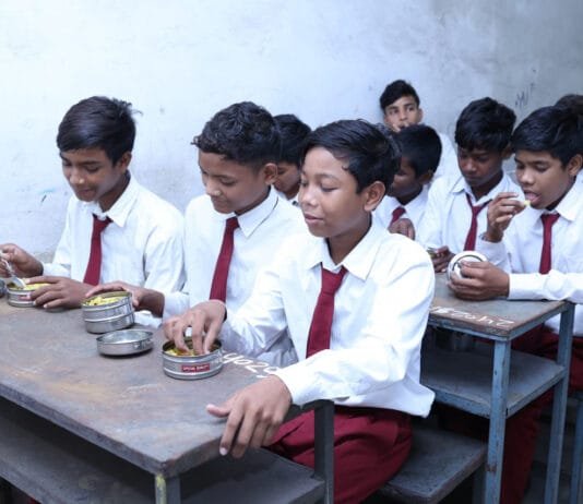 रायपुर : पोषण की पहल : हाई स्कूल के छात्रावासी बच्चों को अब स्कूल में मिलेगा पौष्टिक भोजन…