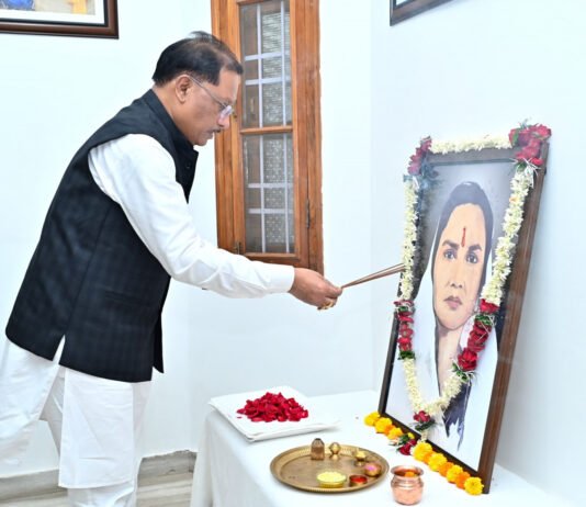 रायपुर : मुख्यमंत्री साय ने छत्तीसगढ़ की पहली महिला सांसद मिनीमाता की पुण्यतिथि पर उनके अविस्मरणीय योगदान को किया नमन…