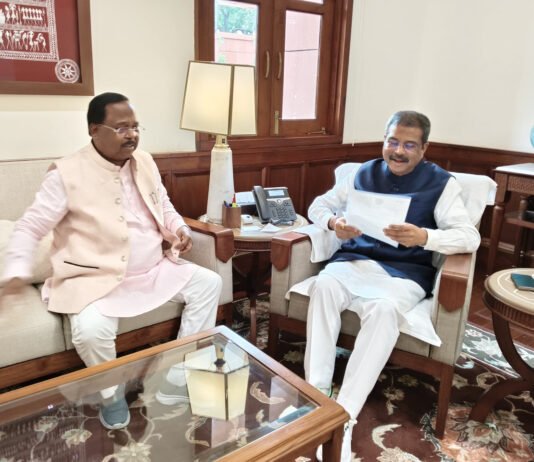 रायपुर : मंत्री रामविचार नेताम ने दिल्ली में केंद्रीय शिक्षा मंत्री धमेंद्र प्रधान से की सौजन्य मुलाकात…