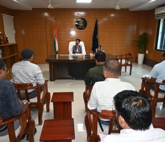 रायपुर : सघन जांच अभियान चलाकर उर्वरक की कालाबाजारी पर करें कार्यवाही -कलेक्टर…