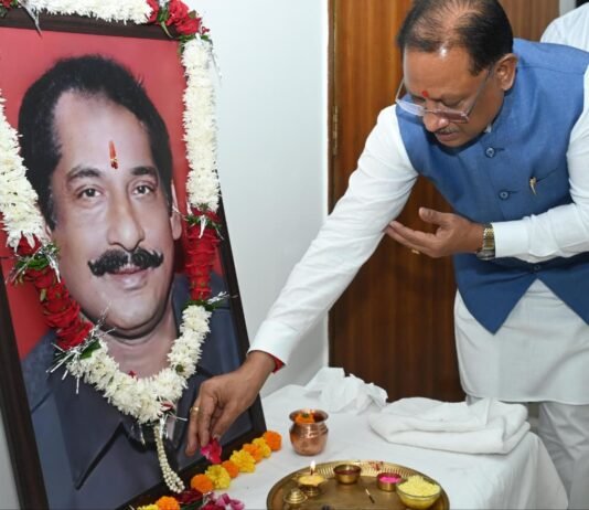 रायपुर : मुख्यमंत्री साय ने स्व. दिलीप सिंह जूदेव की पुण्यतिथि पर दी श्रद्धांजलि…