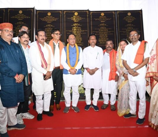 रायपुर : मुख्यमंत्री विष्णुदेव साय ने धरमजयगढ़ में 62.36 करोड़ के विकास कार्यों की दी सौगात…