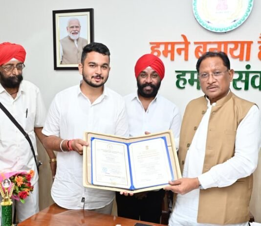 रायपुर : मुख्यमंत्री विष्णु देव साय से राष्ट्रपति सम्मान से सम्मानित देवाशीष और मनतृप्त कौर ने की सौजन्य मुलाकात…