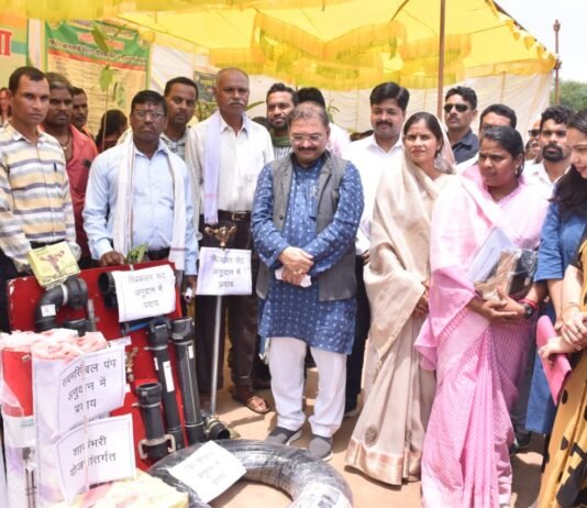 राजनांदगांव : ग्राहक सेवा केन्द्र में किसानों का जीरो बैंलेर्स पर प्रधानमंत्री जनधन खाता खोला गया…