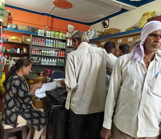 राजनांदगांव : कृषि विभाग द्वारा उर्वरक निरीक्षकों की ड्यूटी लगाकर निर्धारित दर पर कराया गया खाद का वितरण…