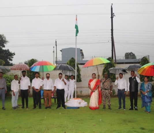 मोहला : कलेक्टर प्रजापति ने कलेक्टर निवास में किया ध्वजारोहण…