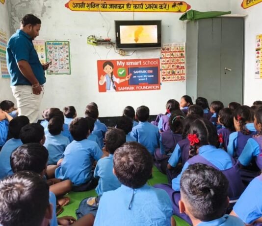 राजनांदगांव : स्कूली बच्चों ने छत्तीसगढ़ राज्य के विकास कार्यों एवं संस्कृति को वीडियो के माध्यम से देखा…