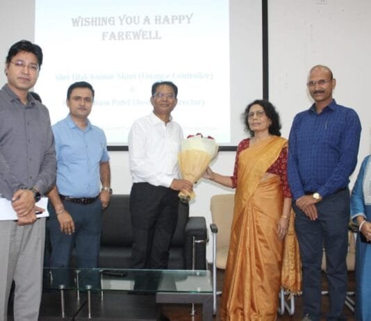 राजनांदगांव : वित्त नियंत्रक छत्तीसगढ़ शासन तिलक शोरी के सेवानिवृत्त होने पर दी गई विदाई…