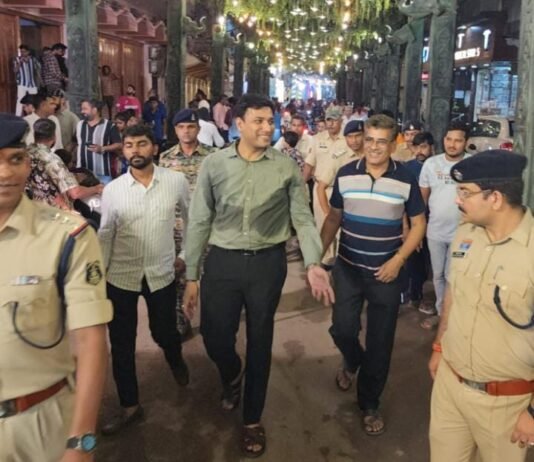 राजनांदगांव : पुलिस अधीक्षक मोहित गर्ग ने शहर के गणेश पंडालों का किया निरीक्षण…