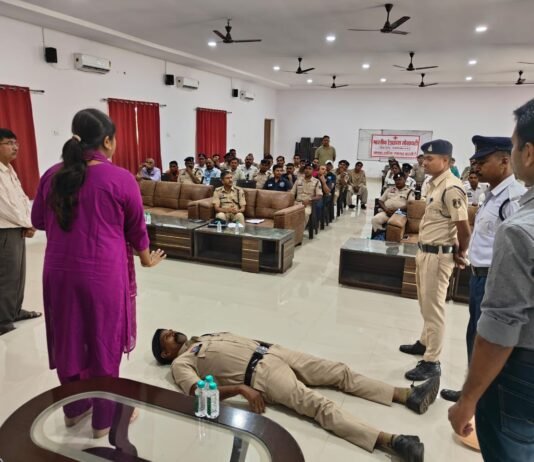 राजनांदगांव : पुलिस जवानों को जीवनरक्षक प्रशिक्षण…