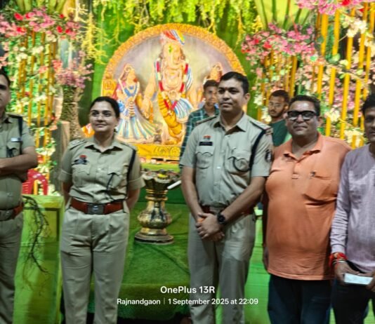 राजनांदगांव: आजाद युवा गणेशोत्सव समिति के पदाधिकारी एवं सदस्यों से नगर पुलिस अधीक्षक ने की मुलाकात…