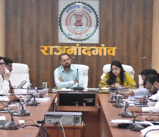 राजनांदगांव : कलेक्टर ने खाता विभाजन एवं विवादित नामांतरण के प्रकरणों पर यथाशीघ्र निराकरण करने के दिए निर्देश…