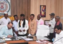 राजनांदगांव : कलेक्टर ने जनदर्शन में पहुंचे जनसामान्य की सुनी शिकायत एवं समस्याएं…