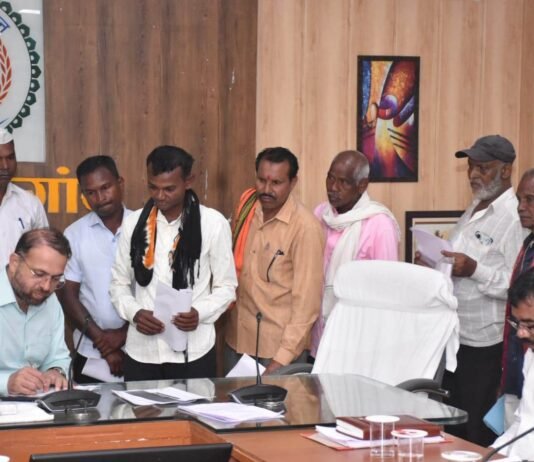 राजनांदगांव : कलेक्टर ने जनदर्शन में पहुंचे जनसामान्य की सुनी शिकायत एवं समस्याएं…
