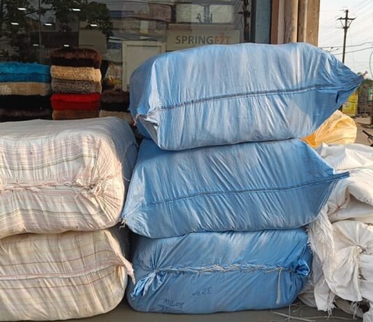 राजनांदगांव : कलेक्टर की पहल पर भारतीय रेडक्रास सोसायटी द्वारा बस्तर जिले में बाढ़ पीडि़तों की सहायता के लिए 500 नग मच्छरदानी भेजी गई…