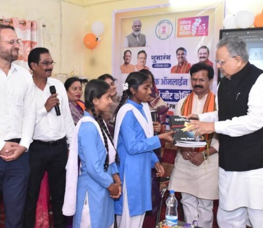 राजनांदगांव: नि:शुल्क ऑनलाइन जेईई-नीट कोचिंग विद्यार्थियों के भविष्य के लिए एक बेहतरीन पहल – विधानसभा अध्यक्ष डॉ. रमन सिंह…