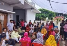 राजनांदगांव : सांसद संतोष पांडे ने बजरंगपुर-नवागांव प्रकरण में पीड़ित परिवारों से मुलाकात की और उन्हें सांत्वना दी…