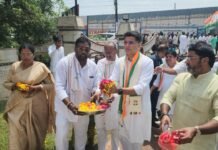 राजनांदगांव : शहीद स्मारक में पुष्पांजलि अर्पित कर छ ग महतारी को किया नमन…