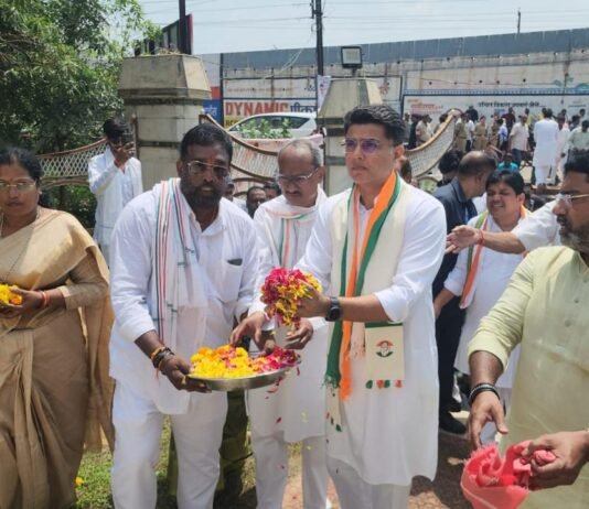 राजनांदगांव : शहीद स्मारक में पुष्पांजलि अर्पित कर छ ग महतारी को किया नमन…