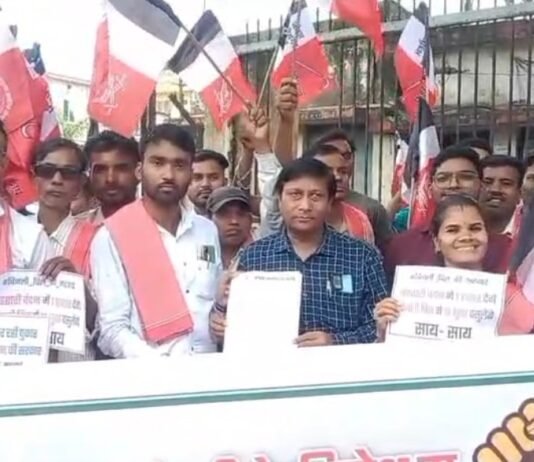 राजनांदगांव: जोहार छत्तीसगढ़ पार्टी ने किया बिजली ऑफिस का घेराव…