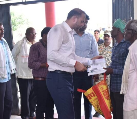 राजनांदगांव : कलेक्टर ने छुरिया तहसील कार्यालय का किया निरीक्षण…