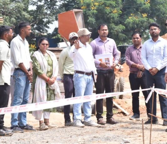 राजनांदगांव : कलेक्टर ने सामुदायिक स्वास्थ्य केन्द्र, अमृत मिशन 2.0 और अटल परिसर का किया निरीक्षण…