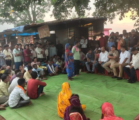 राजनांदगांव : दिवानभेड़ी हत्याकांड मामले में ग्रामीणों का आरोप: पुलिस की कार्यवाही सवालों के घेरे में…