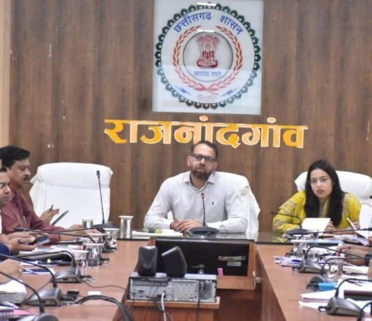 राजनांदगांव : जनकल्याणकारी विकास कार्यों में स्वयं अभिरूचि लेते हुए गंभीरतापूर्वक कार्य करें – कलेक्टर…