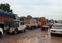 राजनांदगांव ठाकुरटोला टोल प्लाजा के समीप जाम..