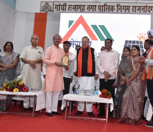 राजनांदगांव : विधानसभा अध्यक्ष सेवा पर्व पर प्रधानमंत्री सूर्य घर मुफ्त बिजली योजना और प्रधानमंत्री कुसुम योजना की कार्यशाला में हुए शामिल…