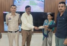 राजनांदगांव : इंटीग्रेटेड पुलिस कंट्रोल रूम त्रिनेत्र योजना की मदद से प्रार्थिया के गुम बैग को 01 घंटे के अंदर ढुंढकर लौटाया…