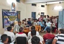 राजनांदगांव : जंगलेसर मे पुलिस चौकी सुरगी प्रभारी शंकर गिरी गोस्वामी ने साइबर जागरूकता अभियान मे ग्रामीणों को दी महत्वपूर्ण जानकारी…