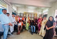 राजनांदगांव:तिलई मंडल अध्यक्ष परदेसी सोनबोईर ने रक्तवीरों को हेलमेट पहनाकर किया सम्मानित…