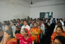 राजनांदगांव:चलो जीते है,मुढ़ीपार के स्कूली बच्चों ने देखा प्रधानमंत्री नरेंद्र मोदी जी के आधारित प्रेरणादाई डॉक्यूमेंट्री फिल्म…