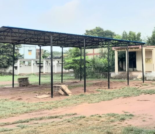 राजनांदगांव:सरपंच दीनदयाल (दीनू) साहू के अथक प्रयास से हुआ स्कूल प्रांगण में टीन शेड का हुआ निर्माण…