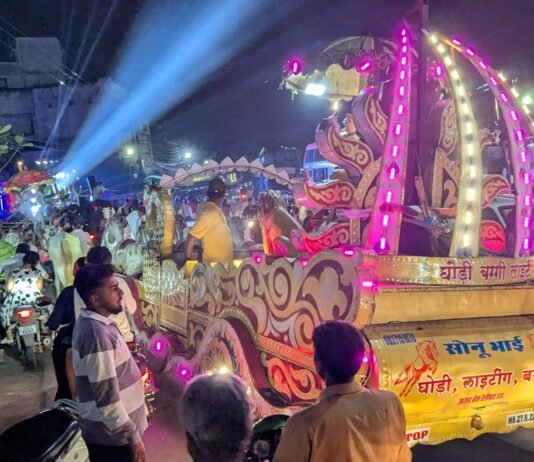 बिग ब्रेकिंग: राजनांदगांव-खैरागढ़ मार्ग चिखली समीप गणेश विसर्जन झांकी के चलते ट्रैफिक जाम, आमजन परेशान…