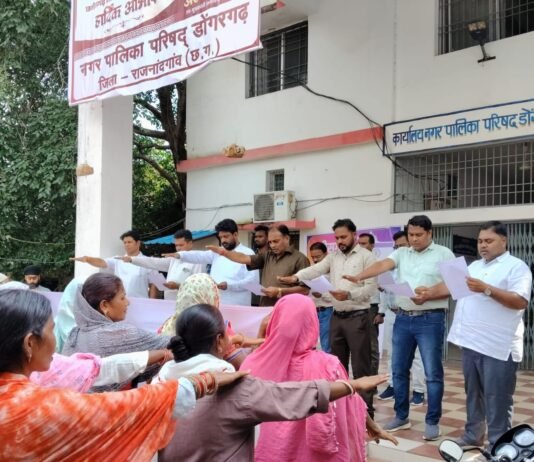 राजनांदगांव: स्वच्छता का शपथ दिलाया नगर अध्यक्ष व उपाध्यक्ष ने…