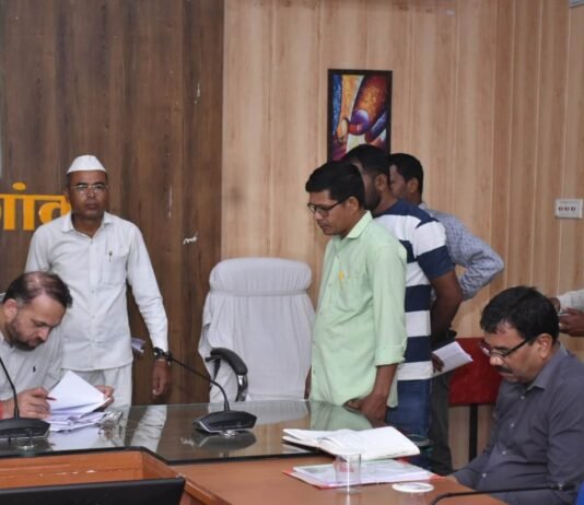 राजनांदगांव : कलेक्टर ने जनदर्शन में पहुंचे जनसामान्य की सुनी शिकायत एवं समस्याएं…