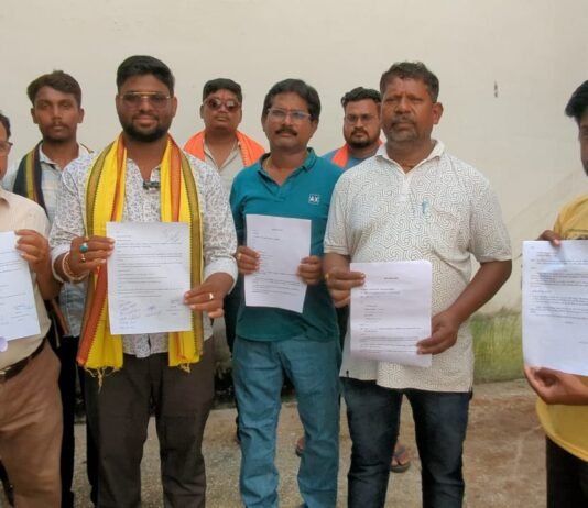 राजनांदगांव: फरहान अख्तर की फिल्म ‘120 बहादुर’ विवादों में, सर्व यादव समाज ने जताया विरोध, कलेक्टर को सौंपा ज्ञापन…