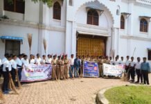 राजनांदगांव : दिग्विजय कालेज के एनसीसी क्रेडेट स्वच्छता से जुड कालेज परिसर के आस पास किए श्रम दान…