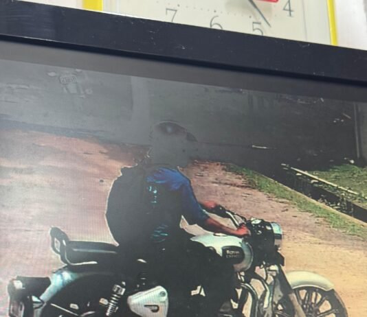 राजनांदगांव : कलेक्ट्रेट परिसर से दिनदहाड़े बुलेट चोरी, सुरक्षा व्यवस्था पर उठे सवाल…