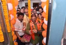 सांसद संतोष पाण्डेय ने रामलला दर्शन अयोध्या धाम योजना अंतर्गत दुर्ग एवं बस्तर संभाग के 876 तीर्थ यात्रियों की स्पेशल ट्रेन को हरी झंडी दिखाकर किया रवाना…