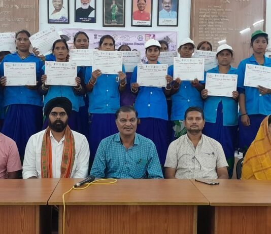 राजनांदगांव: महापौर ने किया सफाई मित्र, स्वच्छता दीदीयों, ओमेन फार ट्री की महिलाओ का किया सम्मान…