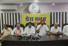 राजनांदगांव : कांग्रेस के जिला प्रभारी व विधायक भोलाराम साहू, शहर कांग्रेस अध्यक्ष कुलबीर सिंह छाबड़ा व ग्रामीण कांग्रेस अध्यक्ष भागवत साहू ने ली पत्रवार्ता…