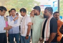 राजनांदगांव : आपरेशन थियेटर में विचरण कर रहे घुमंतू कुत्ते यूंकाईयों ने चस्पा किया बोर्ड लिखा कुत्तों से सावधान…