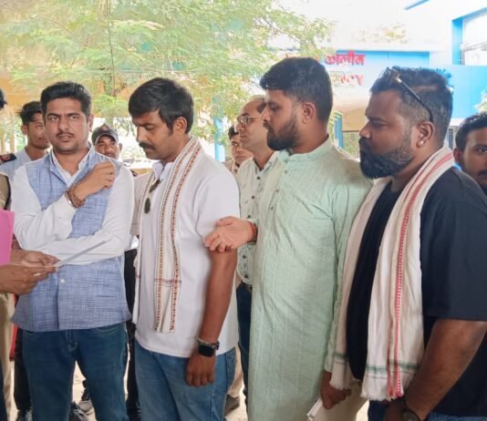 राजनांदगांव : आपरेशन थियेटर में विचरण कर रहे घुमंतू कुत्ते यूंकाईयों ने चस्पा किया बोर्ड लिखा कुत्तों से सावधान…