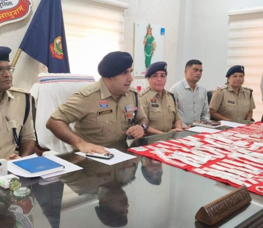 खैरागढ़ : ज्वेलरी शॉप में हुई लाखों की चोरी का खुलासा, पुलिस ने आरोपी और अपचारी बालक को किया गिरफ्तार…